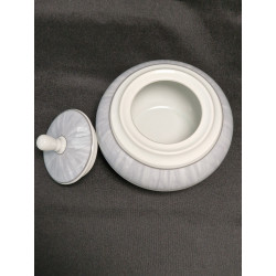 Bonbonnière en porcelaine grise